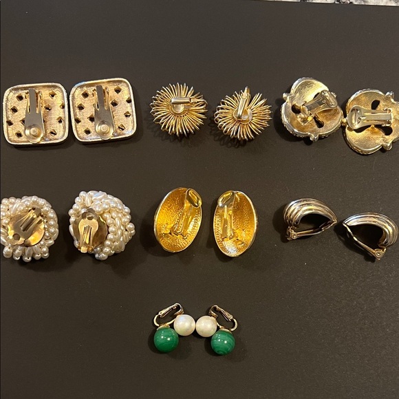 Lot of Gold, Pearl, enamel, rhinestone gold toned Earrings- clip on - Picture 2 of 2